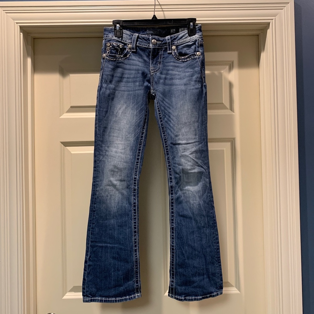 Miss Me Jeans Low-Rise Boot Cut ~  Size - 26 Waist, 31 1/2 Inseam.